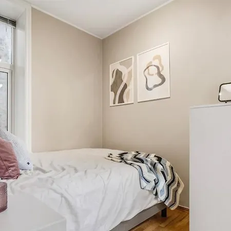 And Cozy In Center Bergen